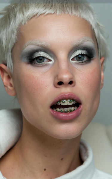 Character Friendly Braces - FLUX - Braces-Flux-v1-WEAK