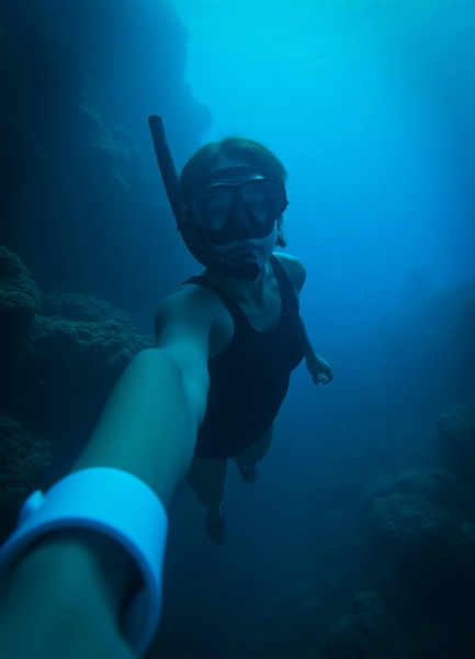 Freedive girls, underwater style - Freediver_FLUX_v02