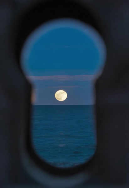 key_hole_spy_sevenof9 - keyspy_hole_SDXL