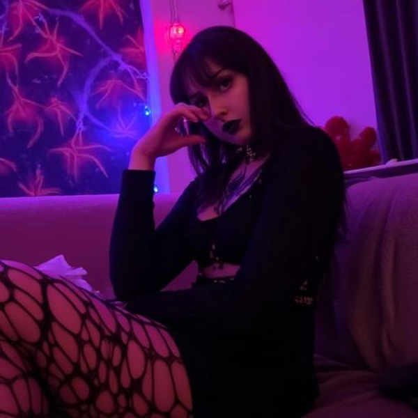 Raven Vic, the post-goth goth - v1 Flux.1 D